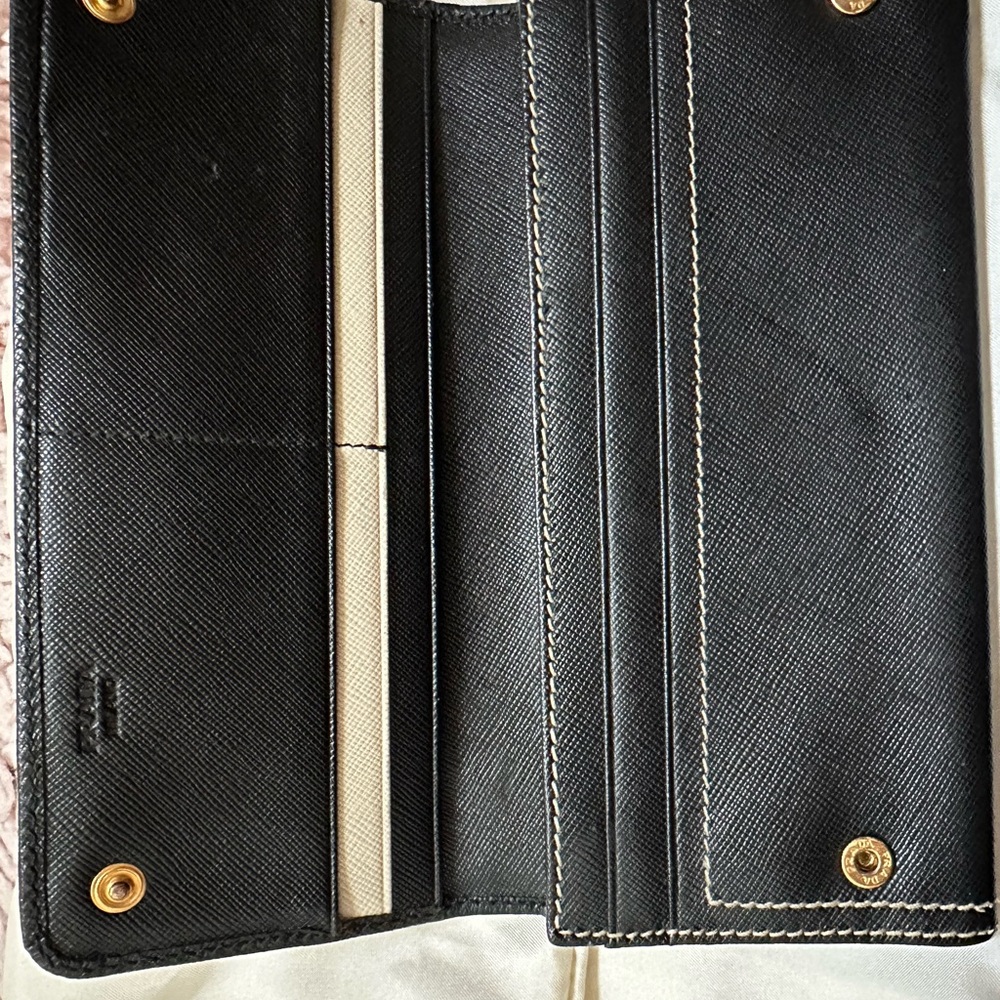 Beautiful Prada - Picture 2 of 6